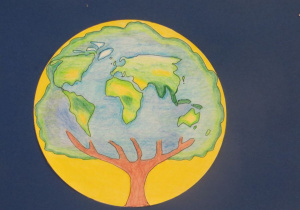 wygrana praca na logo II rajdu drzewo w formie mapy świata w żółtym kole na granatowym tle