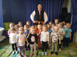 Tańce ludowe w wykonaniu tancerza Bychlewianki