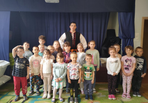 Grupa IV z tancerzem Bychlewianki