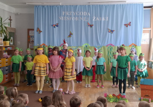 Dzieci z grupy IV śpiewają piosenki