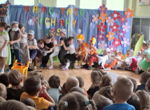 Przedstawienie grupy II "Dzieci dzieciom"