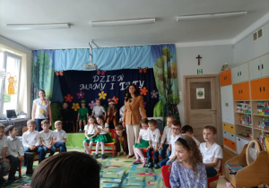 Dzieci z grupy V podczas przedstawienia