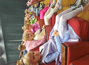 Żabki i Biedronki w teatrze