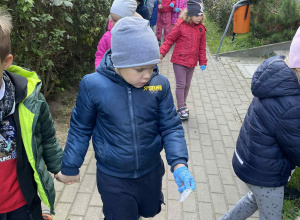 Starszaki biorą udział w akcji "Sprzątamy dla Polski"