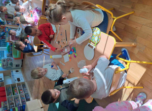 Jesienne muzykowanie grupie Żabek