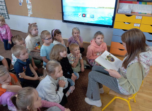 Spotkanie czytelnicze w grupie Biedronek