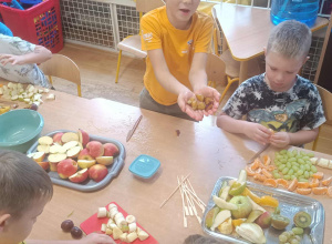 Owocowo w grupie Biedronek