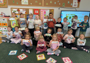 Dzieci z grupy III z zakładkami