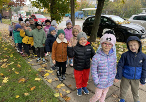 Dzieci z grupy IV podczas spaceru