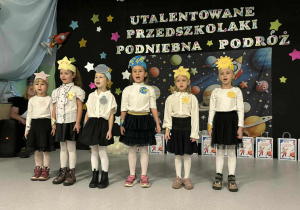 Dziewczynki podczas występu