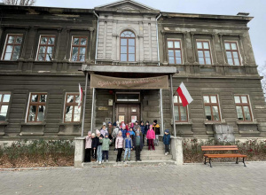 Starszaki na lekcji patriotycznej w Muzeum Miasta Pabianic