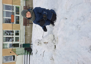 Chłopiec z bałwankiem