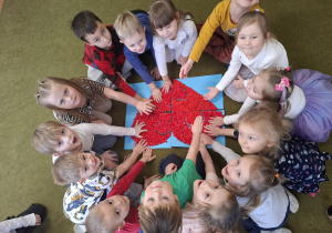 Dzieci z wyklejonym sercem