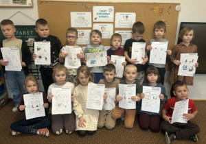 Dzieci z grupy IV pokazują swoje prace i Internecie