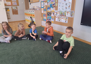 Dzieci poznają zapachy przypraw