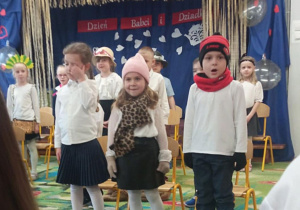 Dzieci podczas występu