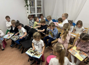 Pszczółki z wizytą w Miejskiej Bibliotece