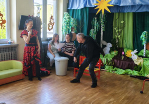 Przedstawienie wiersza "Żuk"