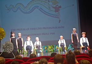 Dzieci z grupy IV na scenie