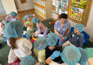 Dzieci poznają działanie pulsoksymetru