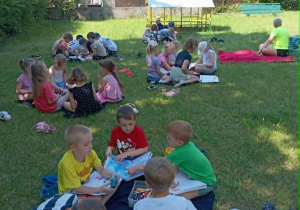 Dzieci podczas rozwiązywania zadań