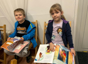 Starszaki w Bibliotece Miejskiej