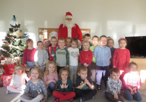 Święty Mikołaj i dzieci z grupy II