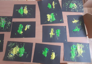 Prace plastyczne - ufoludki z zielonej i żółtej farby