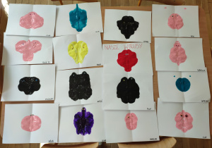 Praca plastyczna dzieci z grupy IV - wirusy wykonane z kleksów kolorowych farb