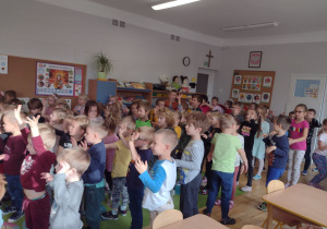 Przedszkolaki tańczą do jednej z piosenek pani Uli