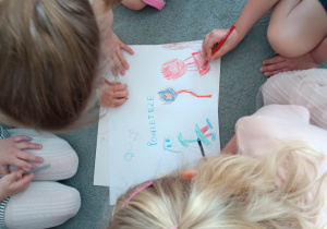 Dzieci rysują co im się kojarzy z powietrzem