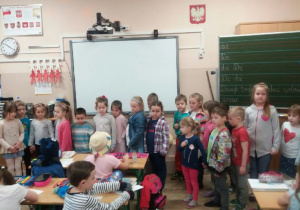 dzieci z grupy IV i V podczas wizyty w Szkole Podstawowej nr 14 w Pabianicach