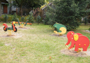 bujaki w ogrodzie przedszkola